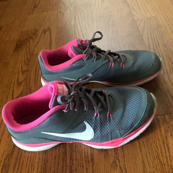 Nike Shoes - Picture 3 of 6